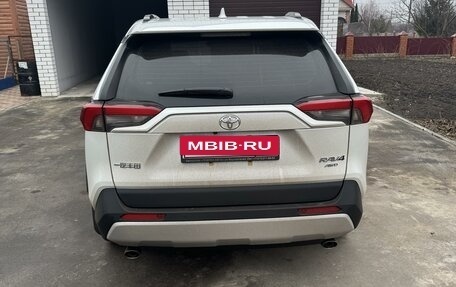 Toyota RAV4, 2024 год, 4 150 000 рублей, 3 фотография