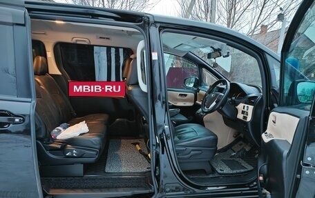 Toyota Noah III, 2014 год, 1 850 000 рублей, 4 фотография