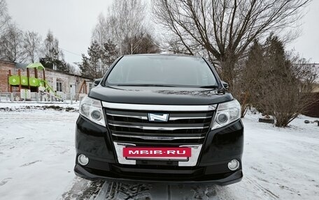 Toyota Noah III, 2014 год, 1 850 000 рублей, 11 фотография