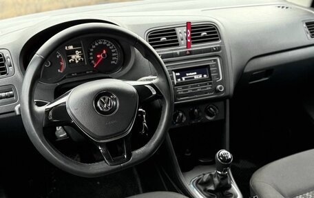 Volkswagen Polo VI (EU Market), 2017 год, 1 070 000 рублей, 24 фотография