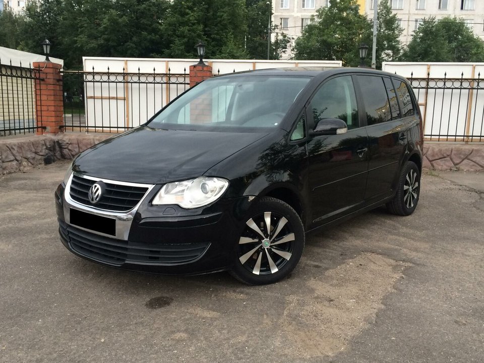 Volkswagen Touran I рестайлинг, 2010 год, 300 000 рублей, 2 фотография