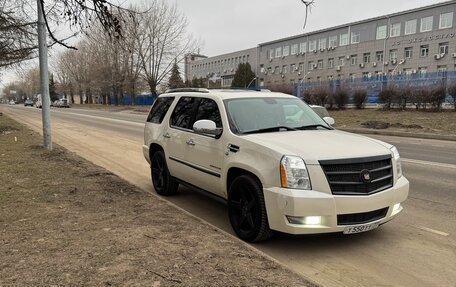 Cadillac Escalade III, 2013 год, 2 300 000 рублей, 3 фотография