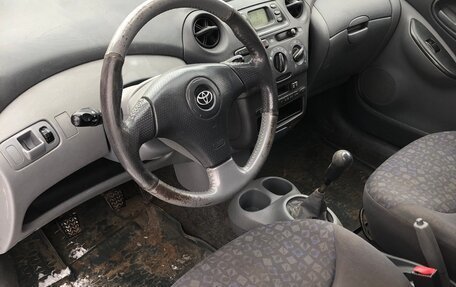 Toyota Yaris I рестайлинг, 2001 год, 180 000 рублей, 5 фотография