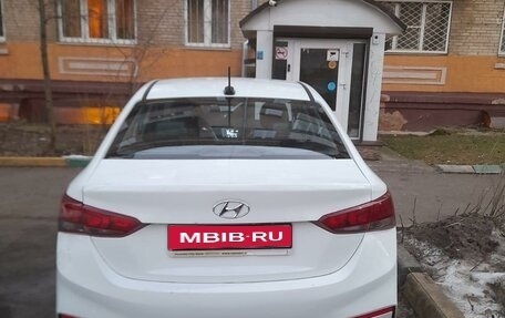 Hyundai Solaris II рестайлинг, 2017 год, 880 000 рублей, 3 фотография