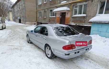 Mercedes-Benz E-Класс, 1995 год, 285 000 рублей, 3 фотография