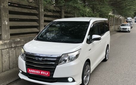 Toyota Noah III, 2014 год, 1 800 000 рублей, 2 фотография