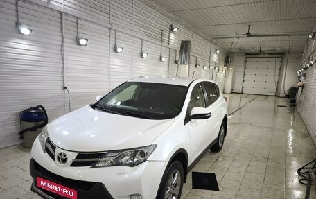 Toyota RAV4, 2015 год, 2 300 000 рублей, 7 фотография