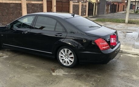 Mercedes-Benz S-Класс, 2011 год, 1 900 000 рублей, 3 фотография