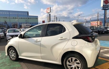 Toyota Yaris, 2021 год, 1 930 000 рублей, 8 фотография