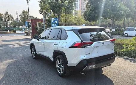 Toyota RAV4, 2022 год, 2 479 000 рублей, 3 фотография