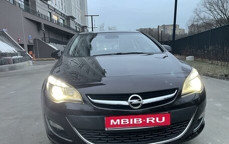 Opel Astra J, 2013 год, 1 560 000 рублей, 28 фотография