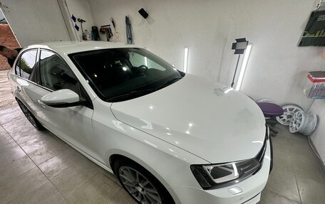 Volkswagen Jetta VI, 2016 год, 1 550 000 рублей, 2 фотография