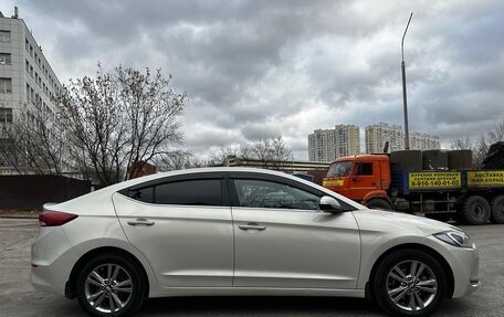 Hyundai Elantra VI рестайлинг, 2017 год, 1 600 000 рублей, 5 фотография