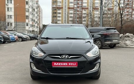 Hyundai Solaris II рестайлинг, 2013 год, 800 000 рублей, 1 фотография