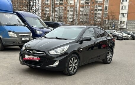 Hyundai Solaris II рестайлинг, 2013 год, 800 000 рублей, 2 фотография