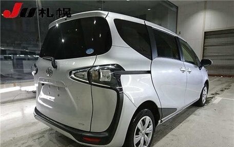 Toyota Sienta II, 2019 год, 1 400 000 рублей, 16 фотография