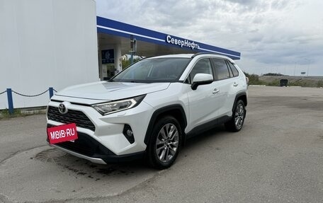 Toyota RAV4, 2020 год, 3 750 000 рублей, 2 фотография