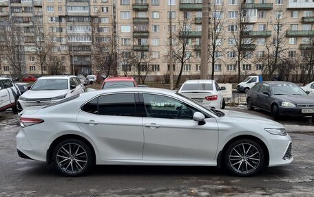 Toyota Camry, 2021 год, 3 550 000 рублей, 4 фотография