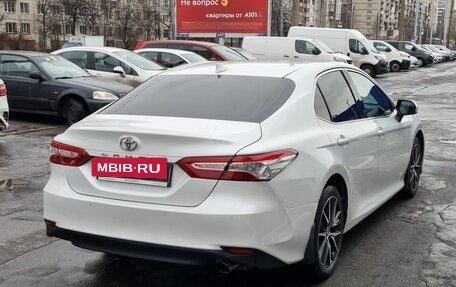 Toyota Camry, 2021 год, 3 550 000 рублей, 5 фотография