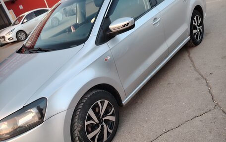 Volkswagen Polo VI (EU Market), 2010 год, 1 300 000 рублей, 2 фотография