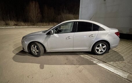 Chevrolet Cruze II, 2009 год, 780 000 рублей, 3 фотография