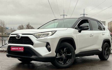 Toyota RAV4, 2021 год, 4 400 000 рублей, 1 фотография