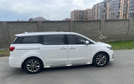 KIA Carnival III, 2018 год, 3 000 000 рублей, 4 фотография