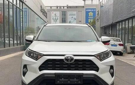 Toyota RAV4, 2022 год, 2 279 000 рублей, 2 фотография