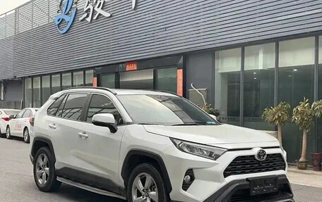 Toyota RAV4, 2022 год, 2 279 000 рублей, 3 фотография