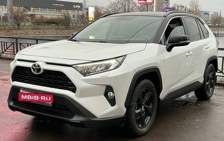 Toyota RAV4, 2021 год, 4 400 000 рублей, 3 фотография