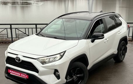 Toyota RAV4, 2021 год, 4 400 000 рублей, 2 фотография