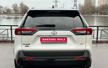 Toyota RAV4, 2021 год, 4 400 000 рублей, 9 фотография