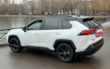 Toyota RAV4, 2021 год, 4 400 000 рублей, 13 фотография