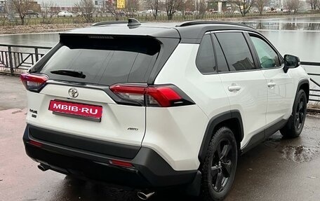 Toyota RAV4, 2021 год, 4 400 000 рублей, 8 фотография