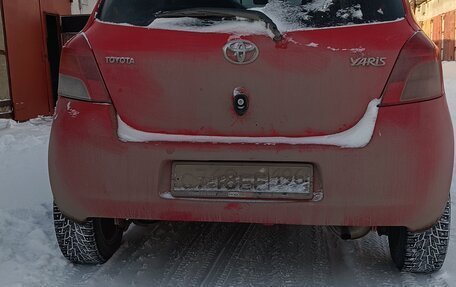 Toyota Yaris III рестайлинг, 2008 год, 650 000 рублей, 2 фотография