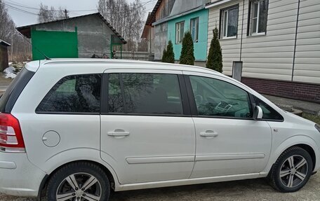 Opel Zafira B, 2014 год, 950 000 рублей, 1 фотография