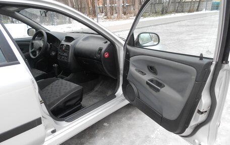 Mitsubishi Carisma I, 2003 год, 385 000 рублей, 11 фотография