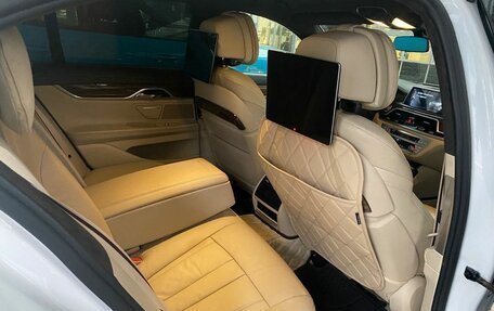 BMW 7 серия, 2016 год, 3 790 000 рублей, 9 фотография