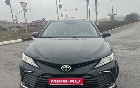 Toyota Camry, 2021 год, 3 000 000 рублей, 1 фотография