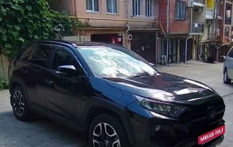 Toyota RAV4, 2019 год, 3 450 000 рублей, 2 фотография