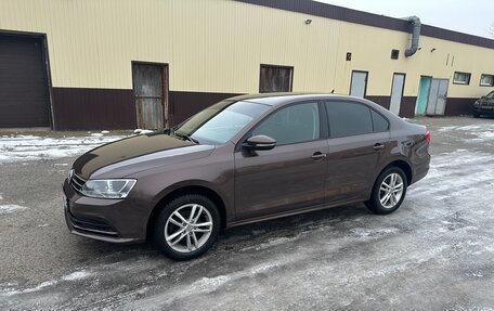 Volkswagen Jetta VI, 2015 год, 1 050 000 рублей, 2 фотография