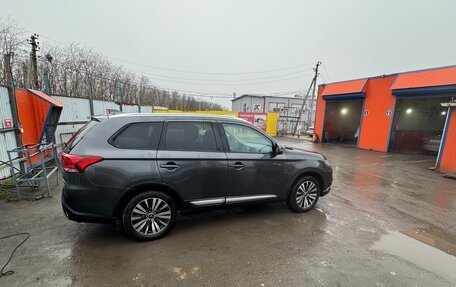 Mitsubishi Outlander III рестайлинг 3, 2019 год, 2 450 000 рублей, 10 фотография