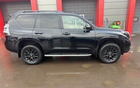 Toyota Land Cruiser Prado 150 рестайлинг 2, 2017 год, 4 300 000 рублей, 3 фотография