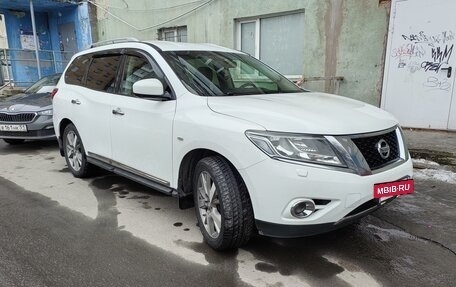 Nissan Pathfinder, 2015 год, 2 050 000 рублей, 12 фотография