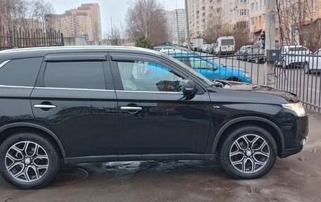 Mitsubishi Outlander III рестайлинг 3, 2014 год, 2 240 000 рублей, 2 фотография