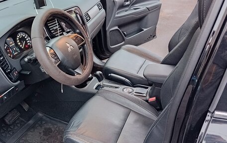 Mitsubishi Outlander III рестайлинг 3, 2014 год, 2 240 000 рублей, 5 фотография