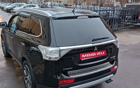 Mitsubishi Outlander III рестайлинг 3, 2014 год, 2 240 000 рублей, 11 фотография