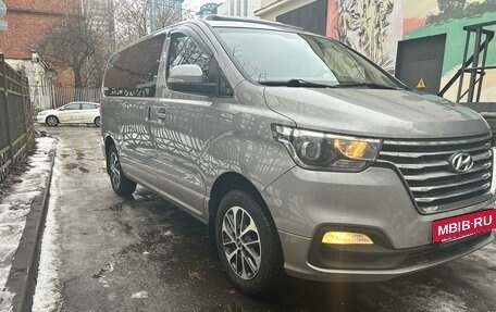 Hyundai Grand Starex Grand Starex I рестайлинг 2, 2018 год, 3 950 000 рублей, 4 фотография