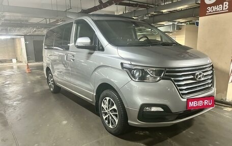 Hyundai Grand Starex Grand Starex I рестайлинг 2, 2018 год, 3 950 000 рублей, 2 фотография