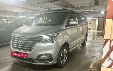 Hyundai Grand Starex Grand Starex I рестайлинг 2, 2018 год, 3 950 000 рублей, 3 фотография